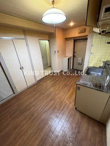 居室・リビング　こちらの居間で趣味の時間をお楽しみください