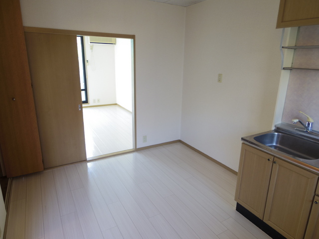 居室・リビング　別室参考写真　＊エアコンは設備ではありません。