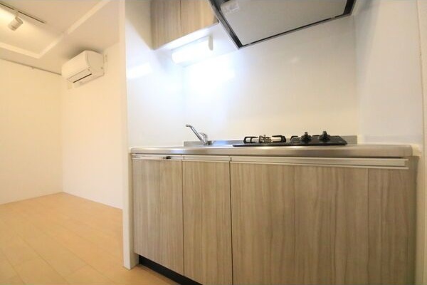 キッチン　※写真は同じマンションの違う部屋のものになります。