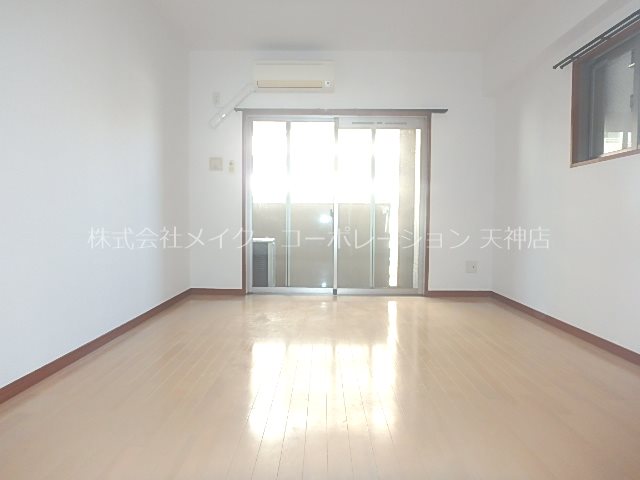 居室・リビング　参考のため、同物件別号室の写真掲載となります。現状優先。