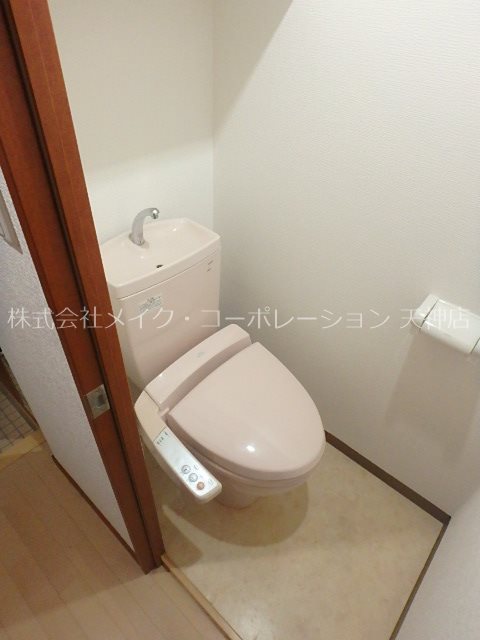 トイレ　参考のため、同物件別号室の写真掲載となります。現状優先。