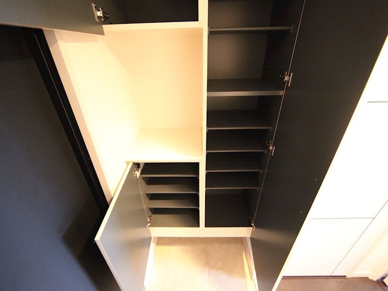 玄関　玄関　シューズボックス付（収納充実してます）