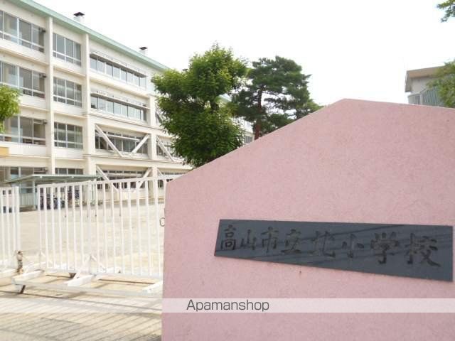 小学校　北小学校（小学校）まで350m