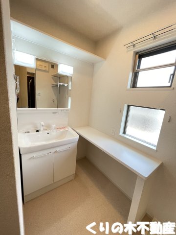 洗面設備　コンパクトで使いやすい洗面所