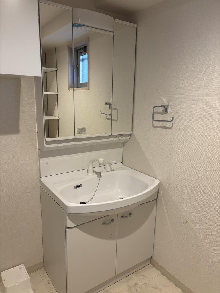 洗面設備　※掲載写真は同タイプの別居室のものです。