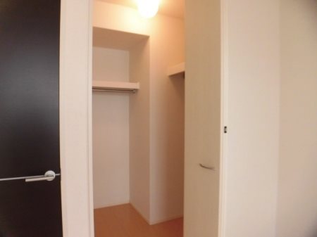 収納　202号室の写真です。左右反転