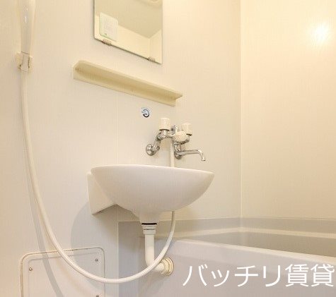 洗面設備　画像は同型タイプの為、現状を優先致します。