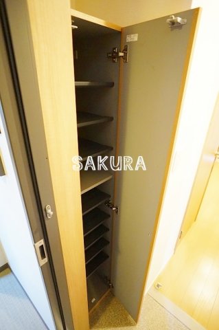 玄関　収納量豊富なシューズボックスです♪