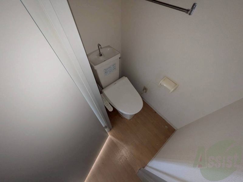 トイレ　こちらはトイレです。清潔感があり、安心して使用できます。