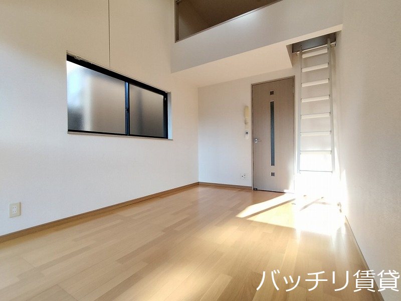 居室・リビング　同室タイプ掲載のため、現況を優先します。