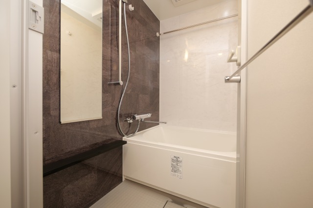 バス・シャワールーム　落ち着いた空間のお風呂です