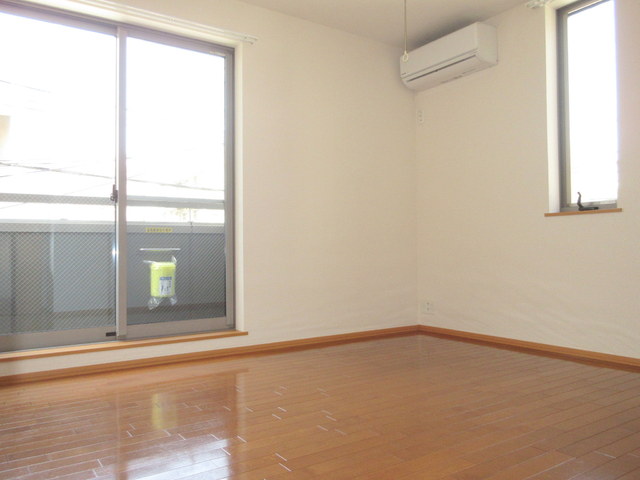 居室・リビング　★６．４帖明るい洋室★