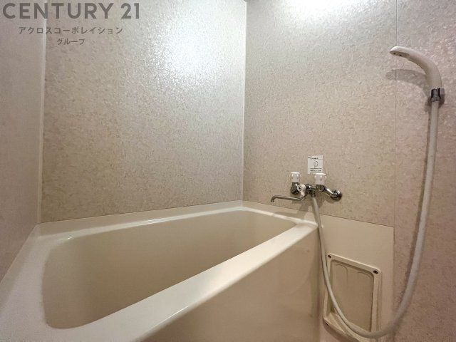 バス・シャワールーム　シンプルで機能的なユニットバスです