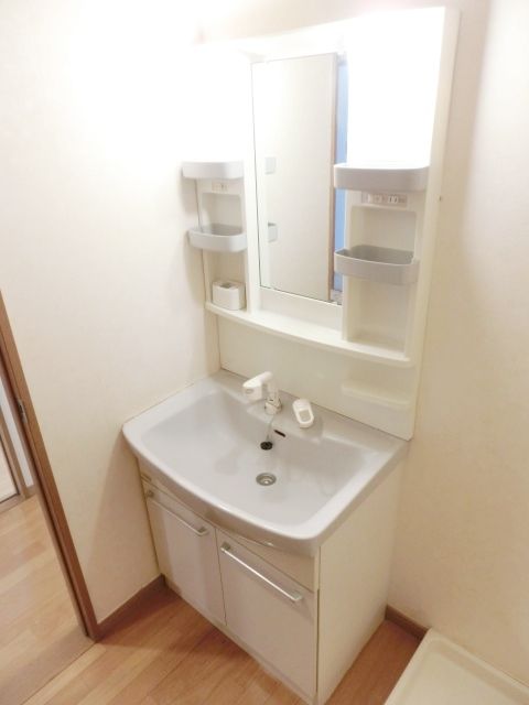 洗面設備　忙しい朝に活躍する洗面台です