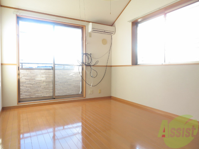 その他部屋・スペース　シングルベットも置けそうな広さのお部屋ですね。