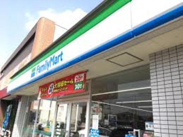 コンビニ　ファミリーマート竹田七瀬川店（コンビニ）まで830m