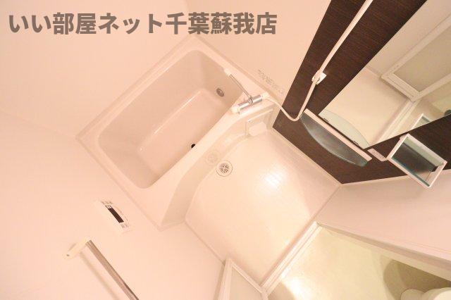 バス・シャワールーム　コンパクトで使いやすいお風呂です