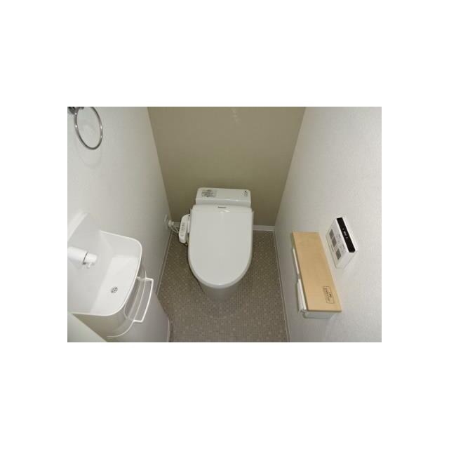 トイレ　温水洗浄便座付きのトイレ