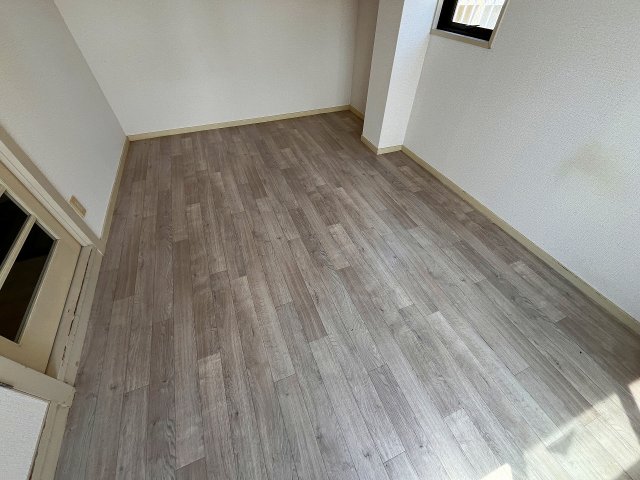 その他部屋・スペース　落ち着いた色調の寝室です