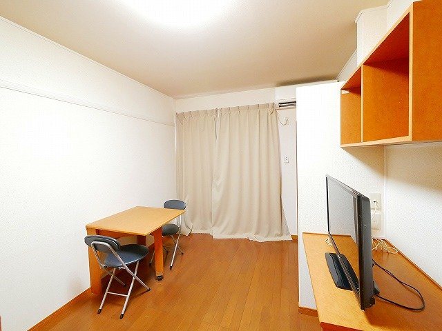 その他部屋・スペース　開放的な寝室です