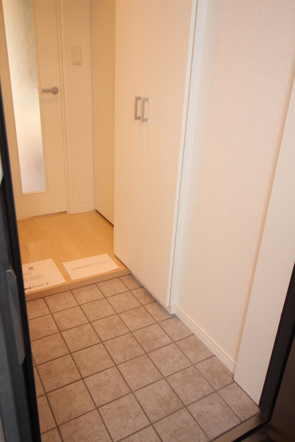 玄関　※写真は他号室です