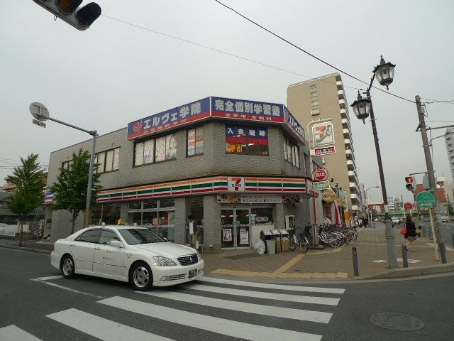 コンビニ　セブンイレブン新松戸4丁目店（コンビニ）まで80m