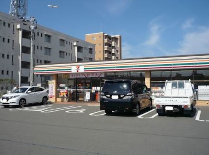 コンビニ　セブンイレブン福岡箱崎7丁目店（コンビニ）まで137m