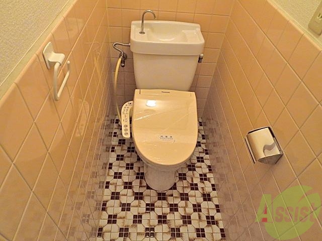 トイレ　ウォシュレット付きのお手洗い。落ち着く空間のひとつですよね。