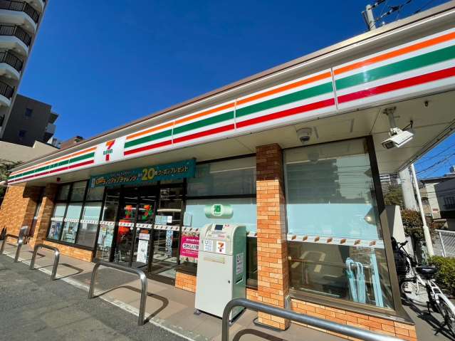 コンビニ　セブンイレブン（コンビニ）まで875m