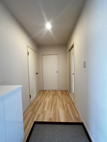 玄関　※別部屋参考写真