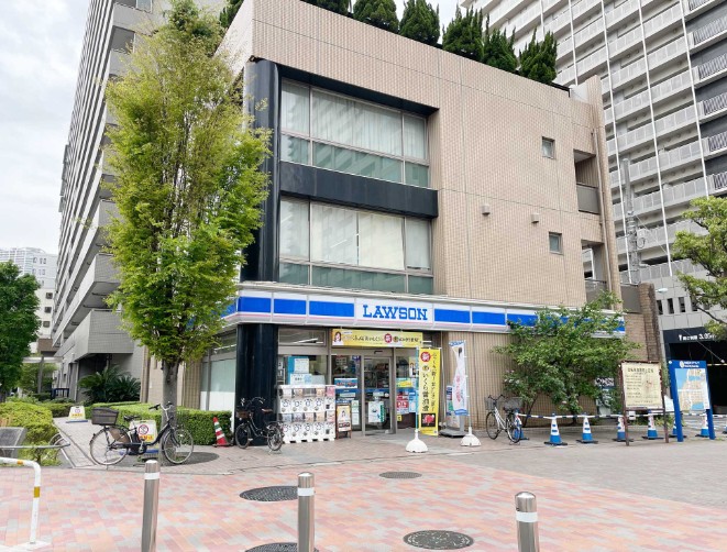 コンビニ　ローソン月島駅前店（コンビニ）まで243m