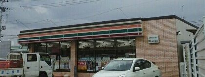 コンビニ　セブンイレブン（コンビニ）まで550m