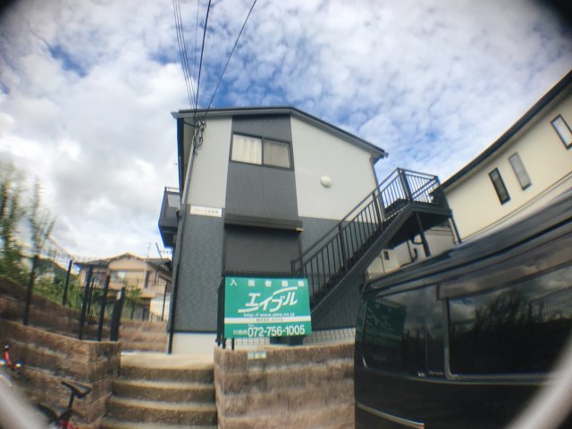 建物外観　宅配ボックス付きで不在時にも便利です♪