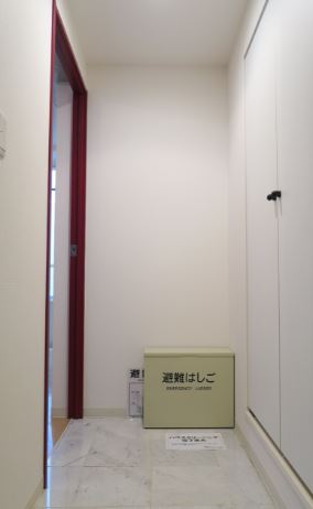 玄関　※別部屋の参考写真です。