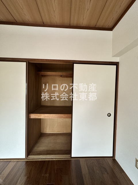 収納　押入れタイプは奥行がある収納力！