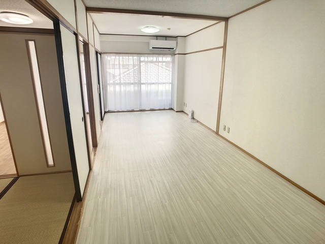 居室・リビング　掲載写真は同型モデルを掲載しており実際のお部屋と仕様等が異な