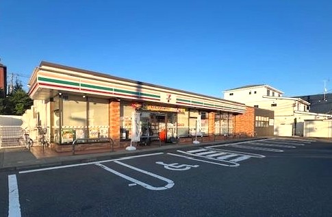 コンビニ　セブンイレブン北上大通り４丁目店（コンビニ）まで383m