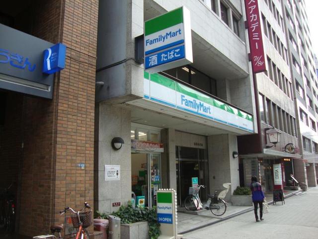 コンビニ　ファミリーマート谷町大手前店（コンビニ）まで382m