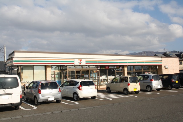 コンビニ　セブンイレブン（コンビニ）まで1000m