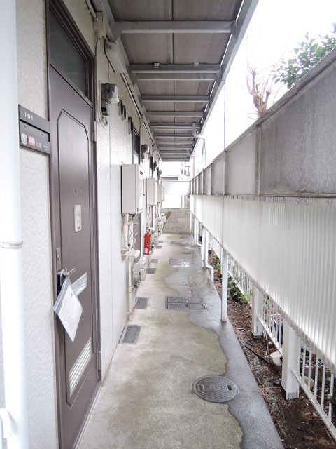 エントランス　１階共用通路