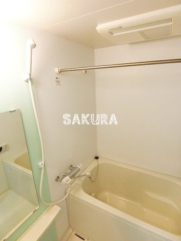 バス・シャワールーム　雨の日でも安心の浴室乾燥機付きです♪