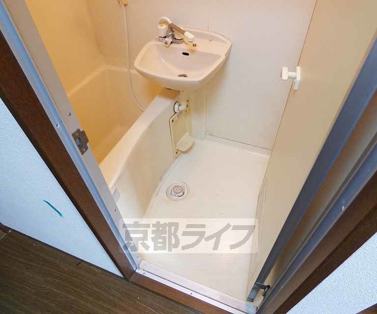 バス・シャワールーム　広々とした浴室です。
