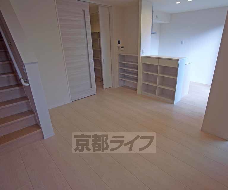 居室・リビング　電動シャッター付広々リビング