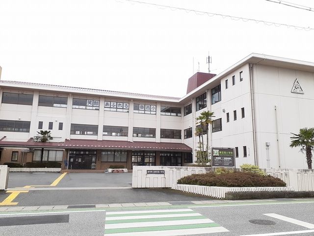 小学校　愛荘町立西小学校（小学校）まで720m