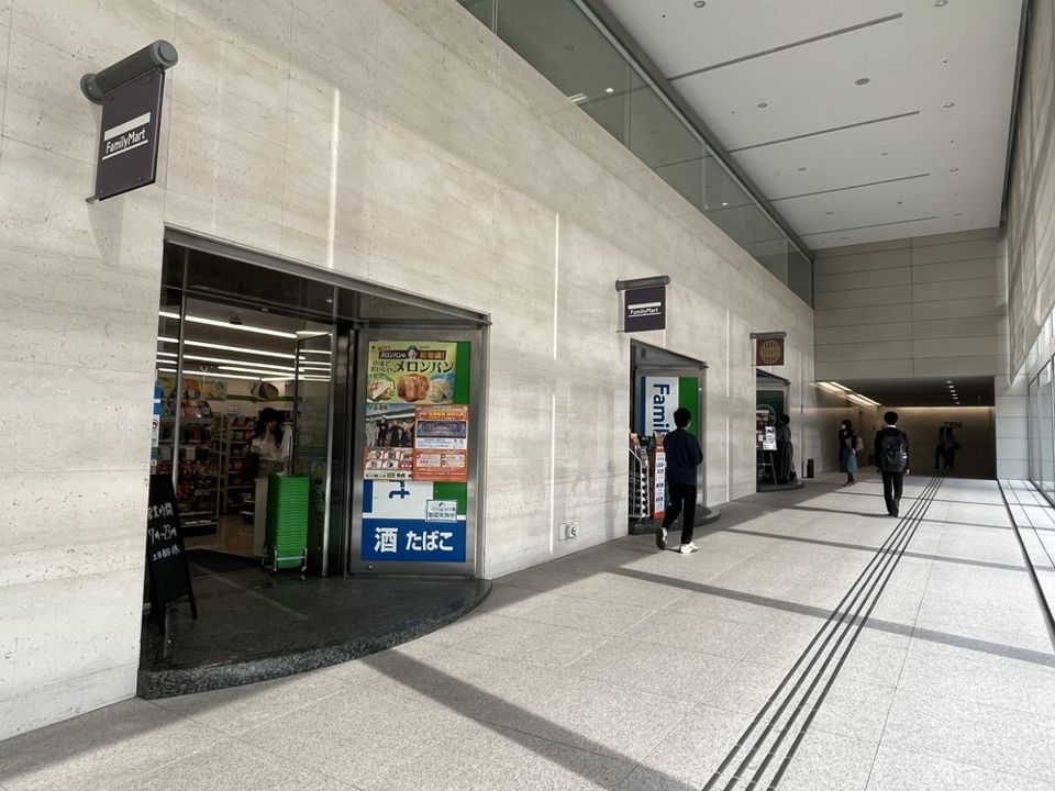 コンビニ　ファミリーマート MSH日本橋箱崎ビル店（コンビニ）まで104m