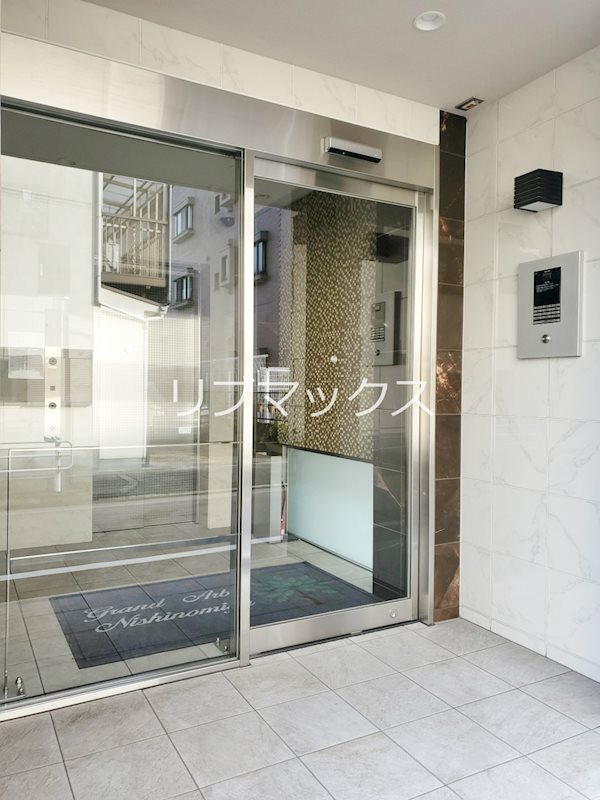 エントランス　当店は家主強制でない場合、消毒・抗菌代や安心サポート代など不
