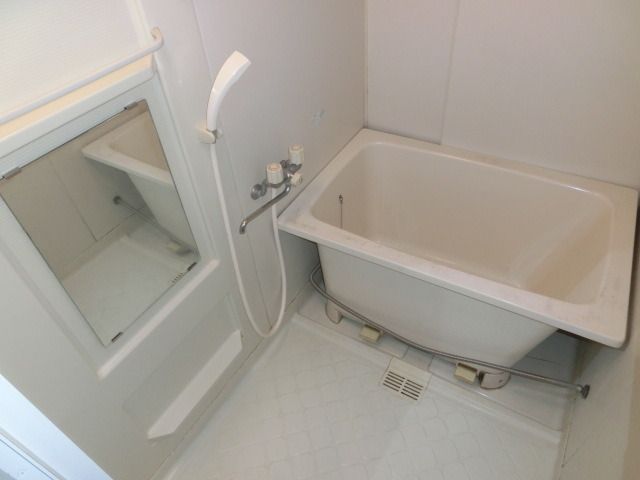 バス・シャワールーム　ゆったりできる広めのバスルーム