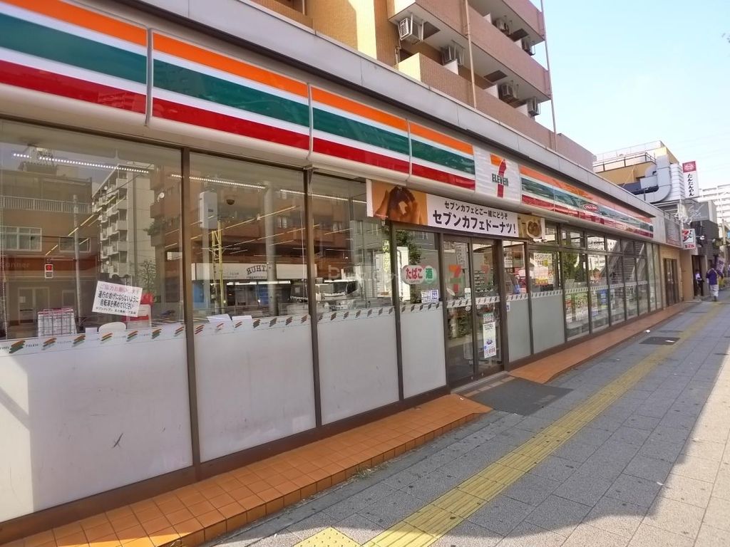 コンビニ　セブンイレブン足立梅島1丁目店（コンビニ）まで210m