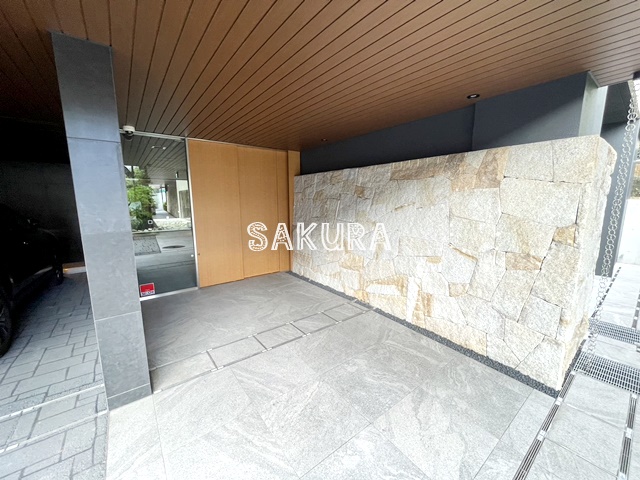 エントランス　高級感のある建物デザイン♪