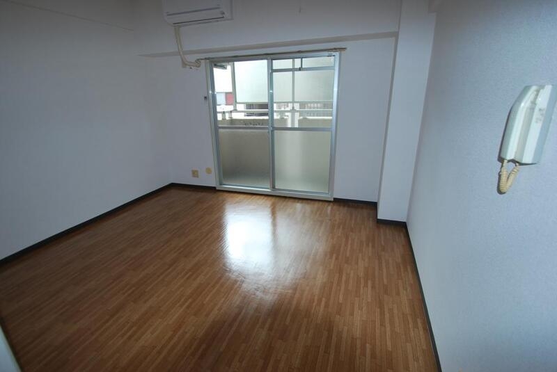 居室・リビング　明るいお部屋でゆったりとした生活を